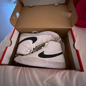 Nike Women's White and Black Sneakers